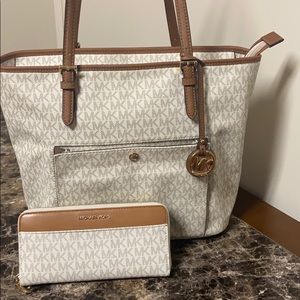 Micheal Kors Purse and Wallet